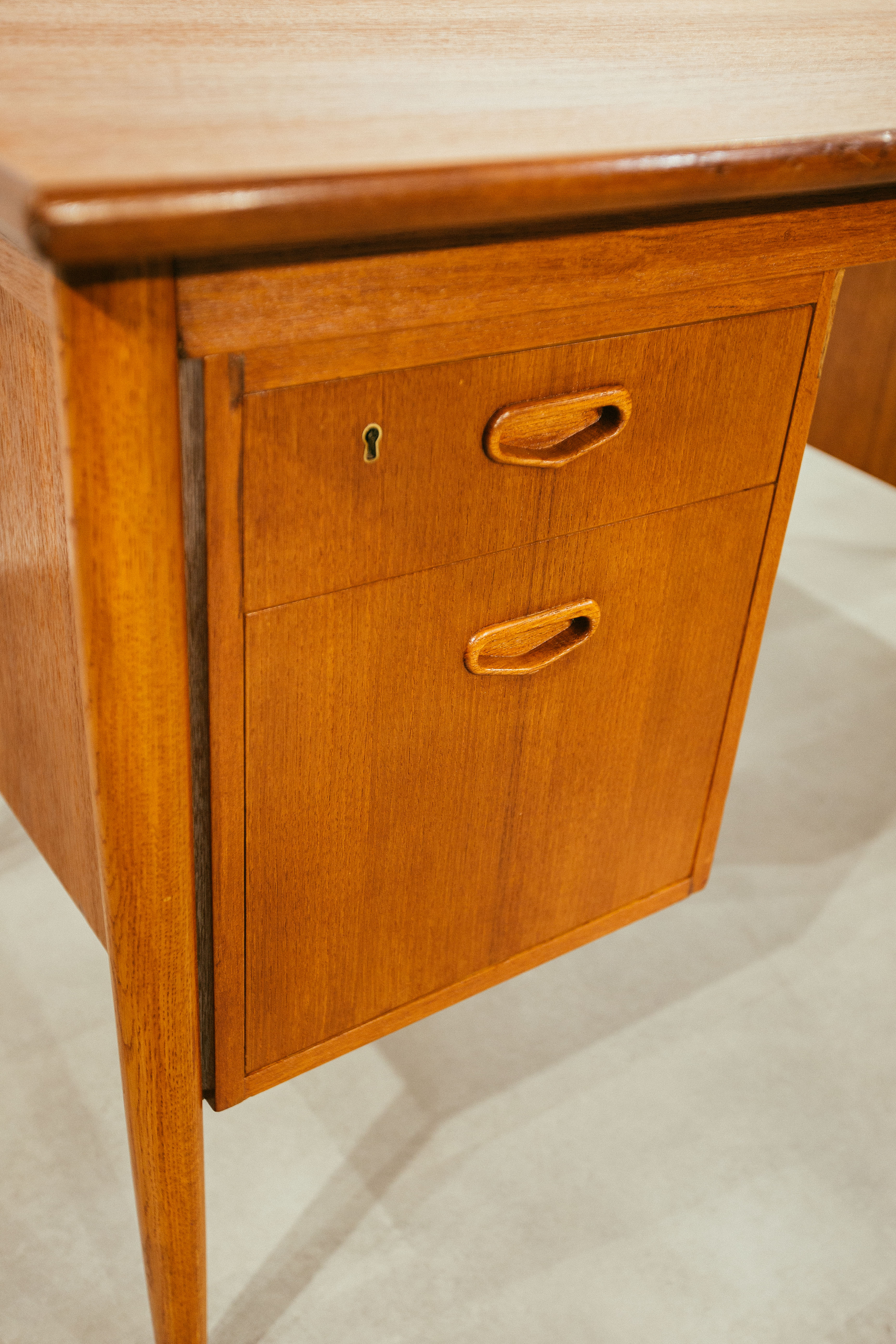 H.P. Hansen Danish Modern Teak yazı masası 